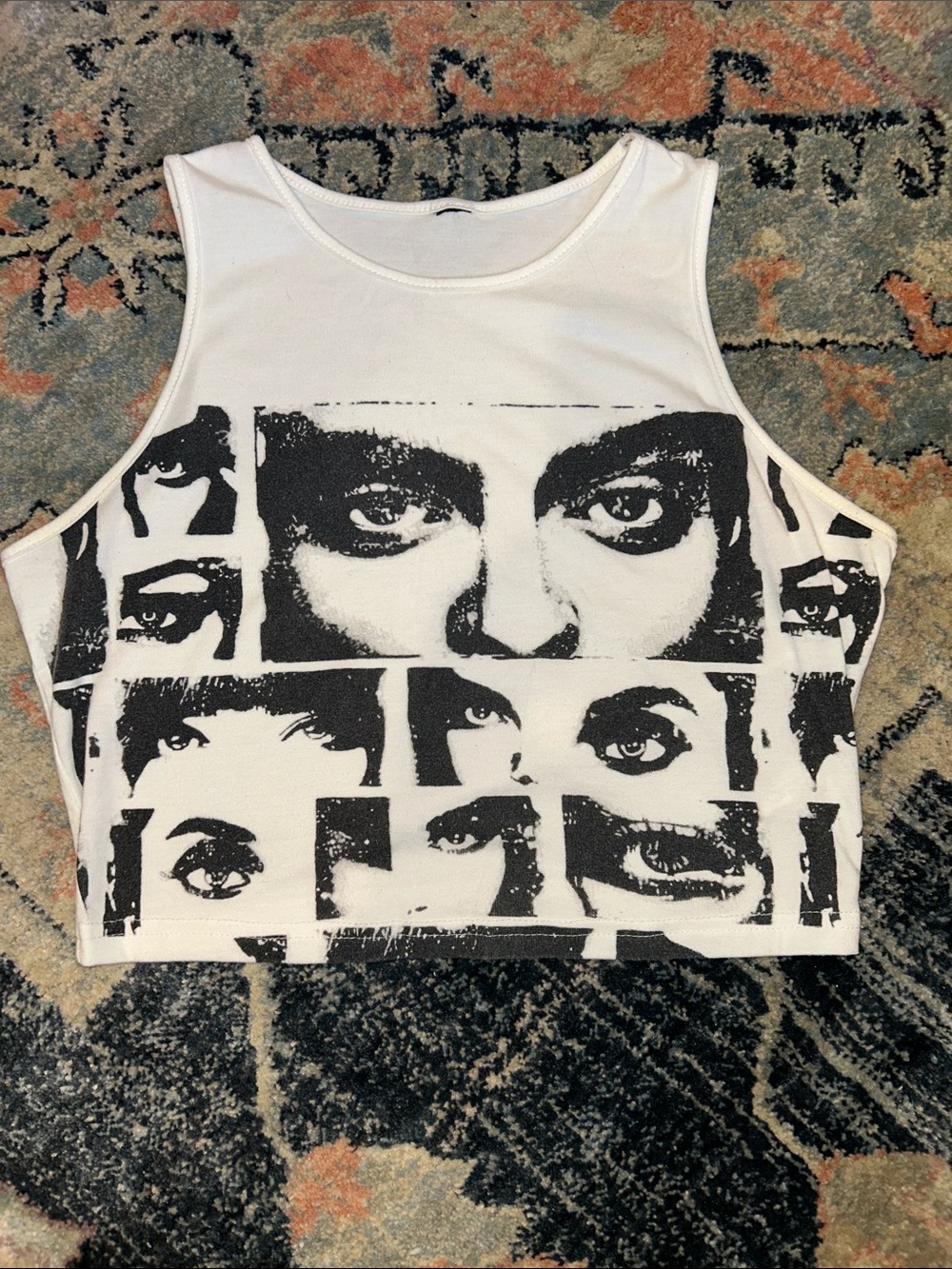 Graphic Eye Print Cropped Tank Top - White & Black Sz Small